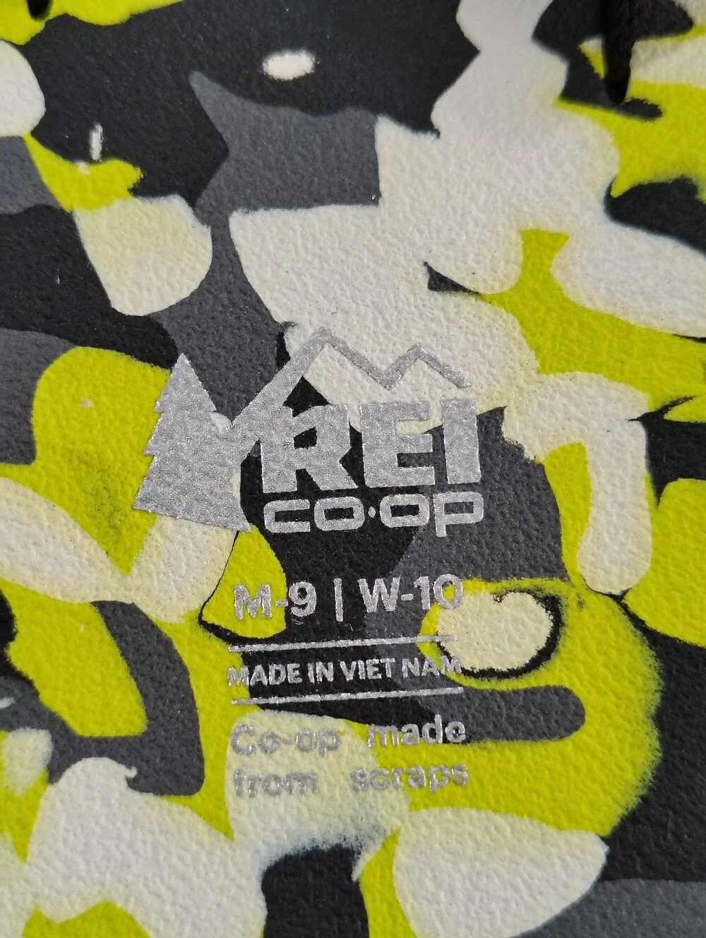 REI CO-OP Camo Yellow & Black Flip Flop Sandals Size M-9-W-10